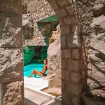 וילה Rock House