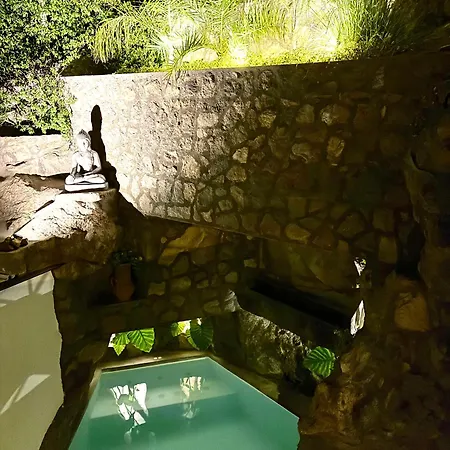 וילה Rock House